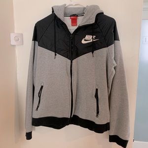 Men’s Nike sweatshirt size Medium